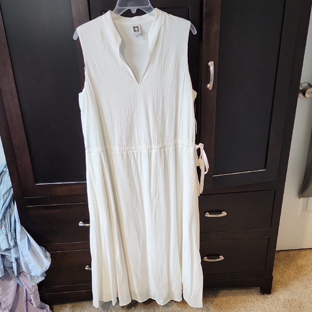 Anne Klein White Sleeveless V-Neck Maxi Dress
